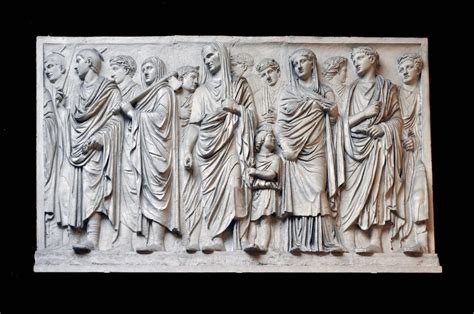  Augustus' Ara Pacis: Bir Barok Şöleni ve İmparatorluk Açıklaması!